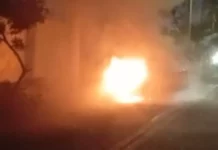 Vídeo: carro pega fogo e fica destruído na Vila Margarida