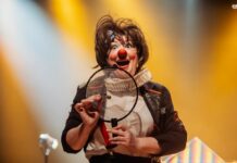 Riso e poesia na estrada: projeto leva dez apresentações gratuitas a cinco cidades