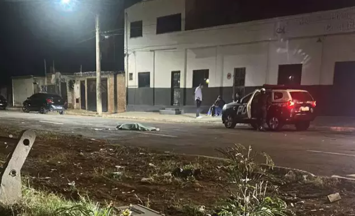 Atropelamento em faixa de pedestres deixa um morto e um ferido na Capital Atropelamento em faixa de pedestres deixa um morto e um ferido na Capital
