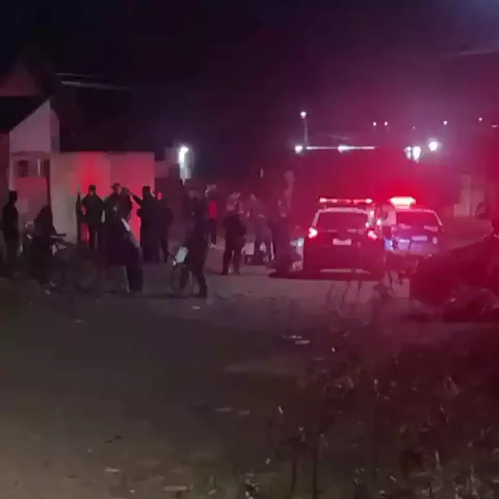 Casal é baleado por pistoleiros na região do Parque do Lageado Casal é baleado por pistoleiros na região do Parque do Lageado