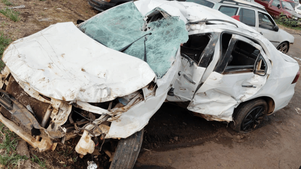 Dois menores são apreendidos por quase matarem motorista em roubo de carro