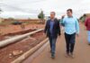 Prefeito e senador Nelsinho Trad vistoriam obras de asfalto do Parque dos Jequitibás