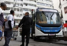 Operação no Rio contra facções criminosas registra 64 mortes