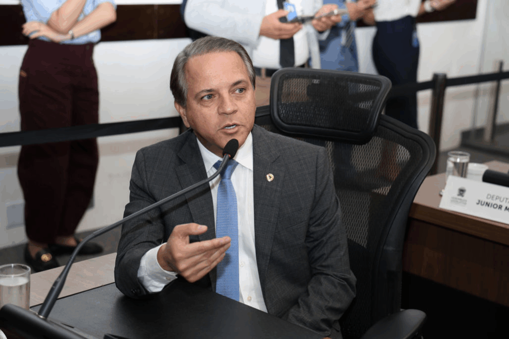 Deputados debatem legalização de “bico” em jornadas policiais Deputados debatem legalização de “bico” em jornadas policiais
