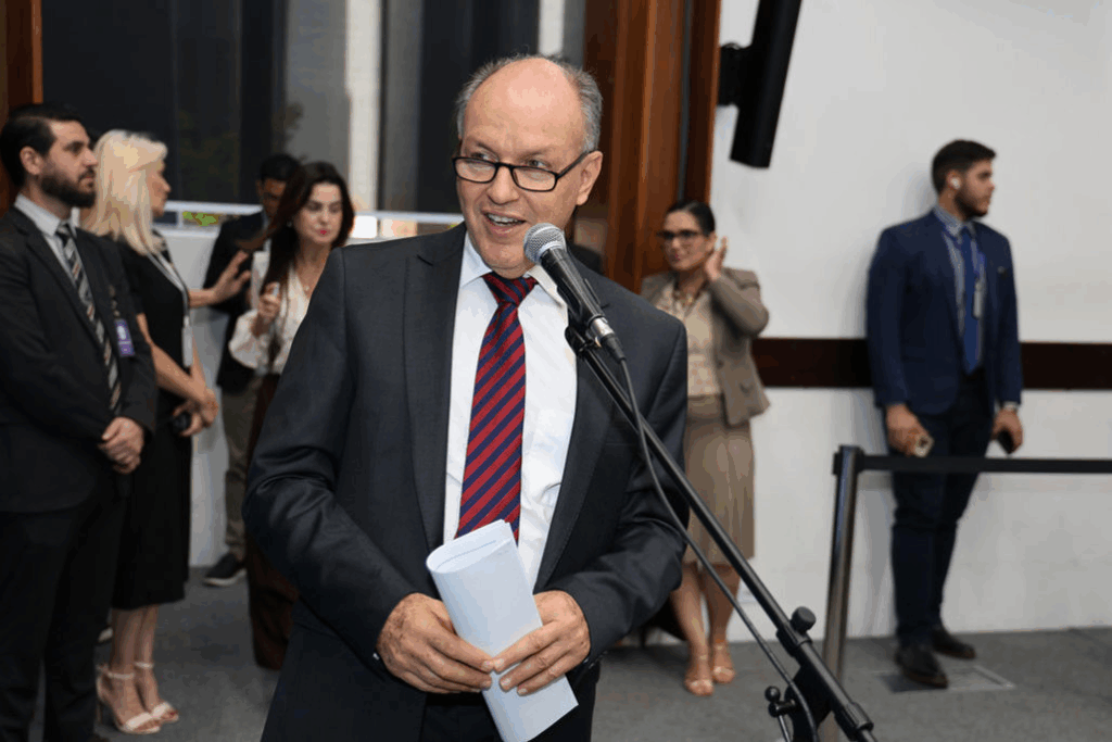 Deputados celebram o Dia do Professor e reforçam valorização da educação Deputados celebram o Dia do Professor e reforçam valorização da educação