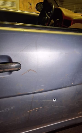 Tentativa de ataque a tiros deixa carro danificado no bairro São Conrado Tentativa de ataque a tiros deixa carro danificado no bairro São Conrado