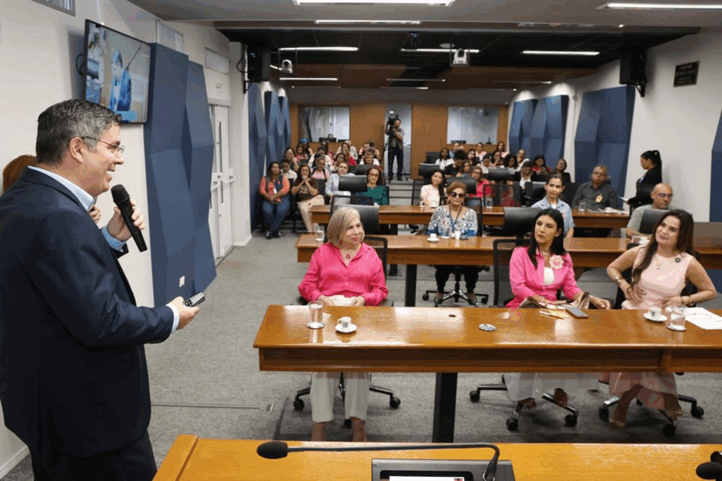 Assembleia Legislativa realiza evento “Outubro Rosa” com palestras e ações de conscientização Assembleia Legislativa realiza evento “Outubro Rosa” com palestras e ações de conscientização