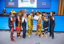 Brô MC’s recebe Comenda Tom do Pantanal na Alems por indicação de Lia Nogueira