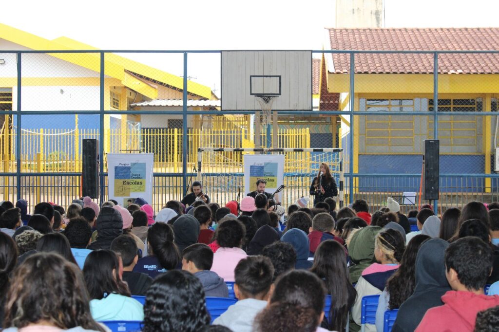 Projeto leva imersão em música erudita a alunos de escola no Jardim das Hortências Projeto leva imersão em música erudita a alunos de escola no Jardim das Hortências