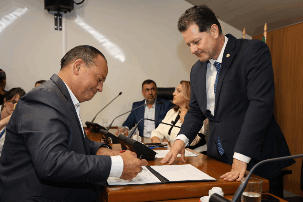 Inédita: ALEMS realiza posse dos membros da Frente em Apoio ao Varejo de Comércio e Serviços Inédita: ALEMS realiza posse dos membros da Frente em Apoio ao Varejo de Comércio e Serviços