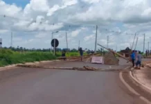 Indígenas continuam com bloqueio em Dourados, agora contra a prisão de Magno