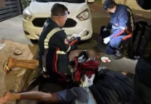 Após atropelarem mulher, adolescentes fogem da PM e um acaba baleado