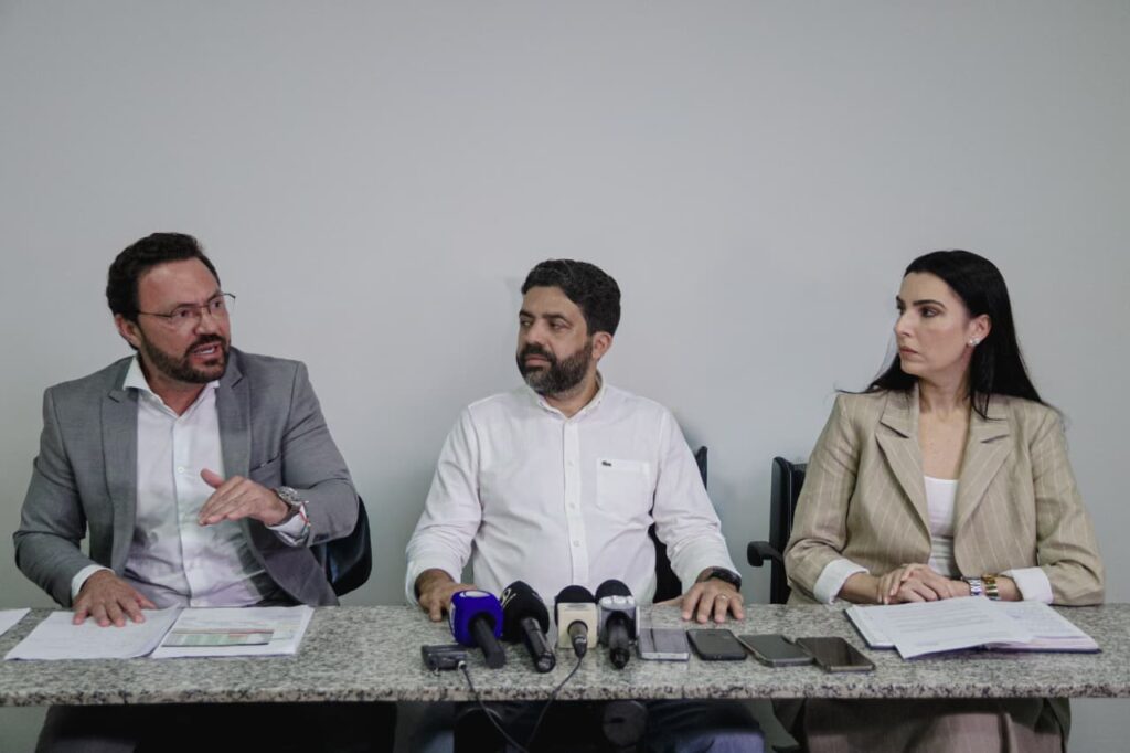 Greve dos motoristas continua na terça-feira; audiência de conciliação pode encerrar o movimento Greve dos motoristas continua na terça-feira; audiência de conciliação pode encerrar o movimento