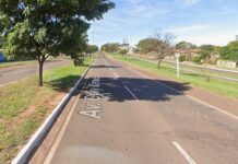 Carro capota após colisão com ônibus na Gury Marques, em Campo Grande