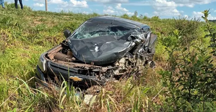 Acidente entre pick-up e caminhonete na MS-386 mata motorista preso às ferragens