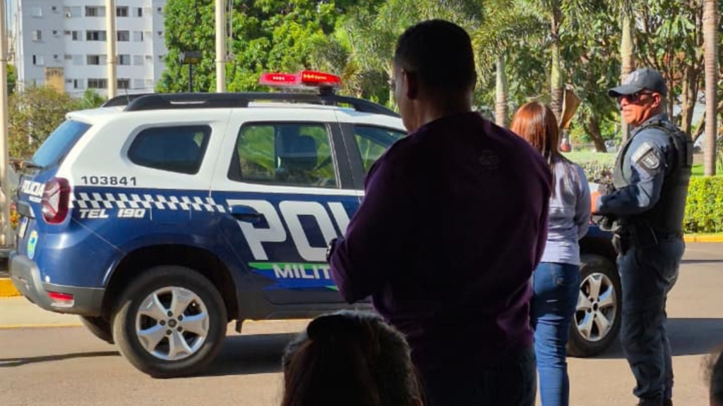 Protesto de trabalhadores assusta direção da Santa Casa e PM desloca viaturas para evitar tumulto
