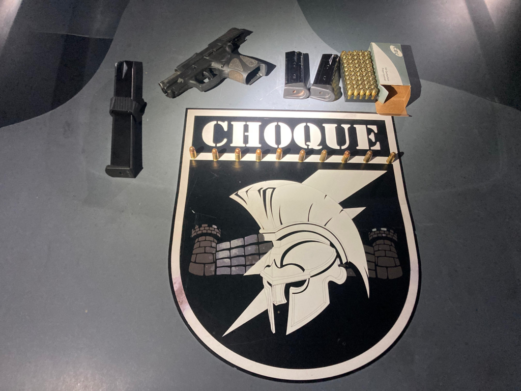 Denúncia de tiros no Natal termina com prisão e apreensão de arma no bairro Universitário