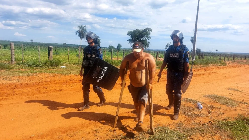 Vídeo: mil sem-terras tentam ocupar fazenda confiscada de narcotraficante no PY