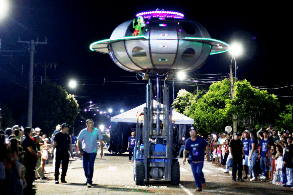 Em Caracol, OVNI surpreende população na noite da chegada do Papai Noel