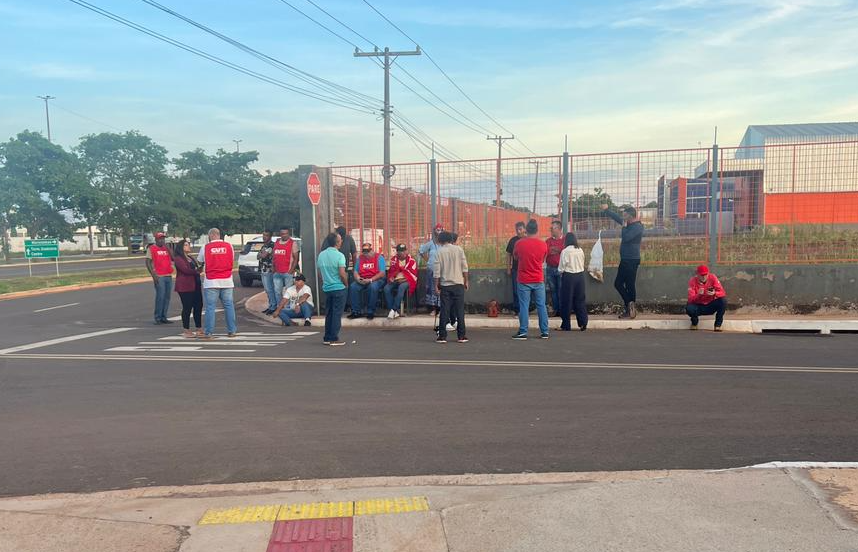 Motoristas cruzam os braços e ônibus não circulam em Campo Grande