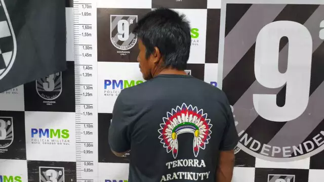 Com bombas e tiros, PM acaba com protesto de indígenas em Dourados Com bombas e tiros, PM acaba com protesto de indígenas em Dourados