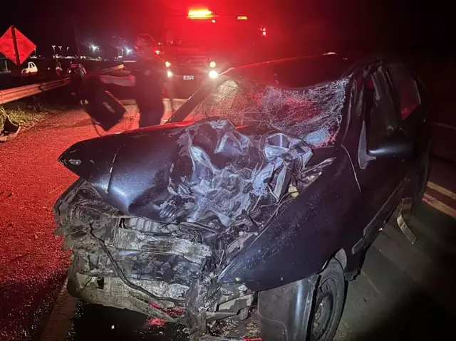 Acidente entre carro e moto na BR-158 mata duas pessoas e deixa três crianças feridas em MS Acidente entre carro e moto na BR-158 mata duas pessoas e deixa três crianças feridas em MS