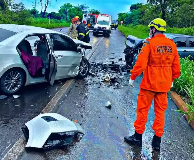 Motorista faz ultrapassagem indevida e mata família de Rondônia que seguia para SP na BR-267 Motorista faz ultrapassagem indevida e mata família de Rondônia que seguia para SP na BR-267