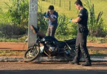 Motociclista morre ao bater em poste de iluminação no interior de MS