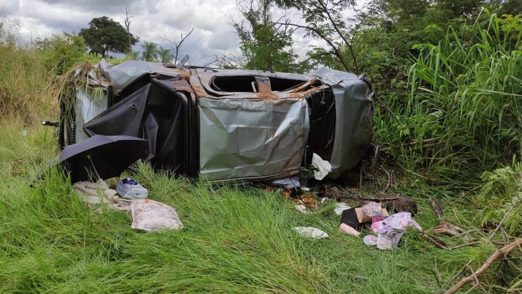 Acidente entre carro e caminhonete na BR-163 deixa sete pessoas feridas Acidente entre carro e caminhonete na BR-163 deixa sete pessoas feridas