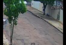 Vídeo: bandidos derrubam idosa para furtar corrente de ouro no bairro Vila Sobrinho