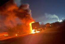 Incêndio atinge carreta na BR-262, próximo à Suzano, em Ribas do Rio Pardo