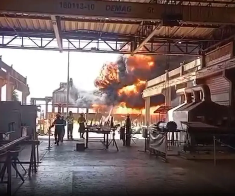 Usina de bioenergia pega fogo em Caarapó e fumaça gigante impressiona