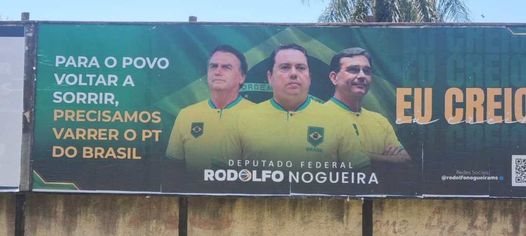 Justiça manda retirar novo outdoor de deputado do PL em MS