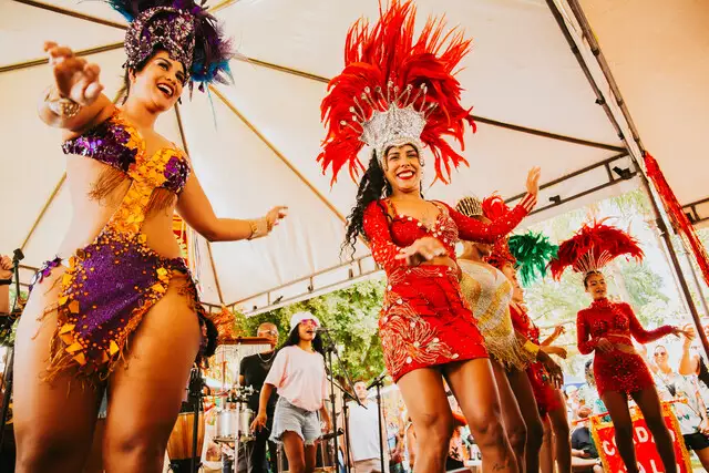 Bloco do Borogodó anima edição carnavalesca da feira em Campo Grande