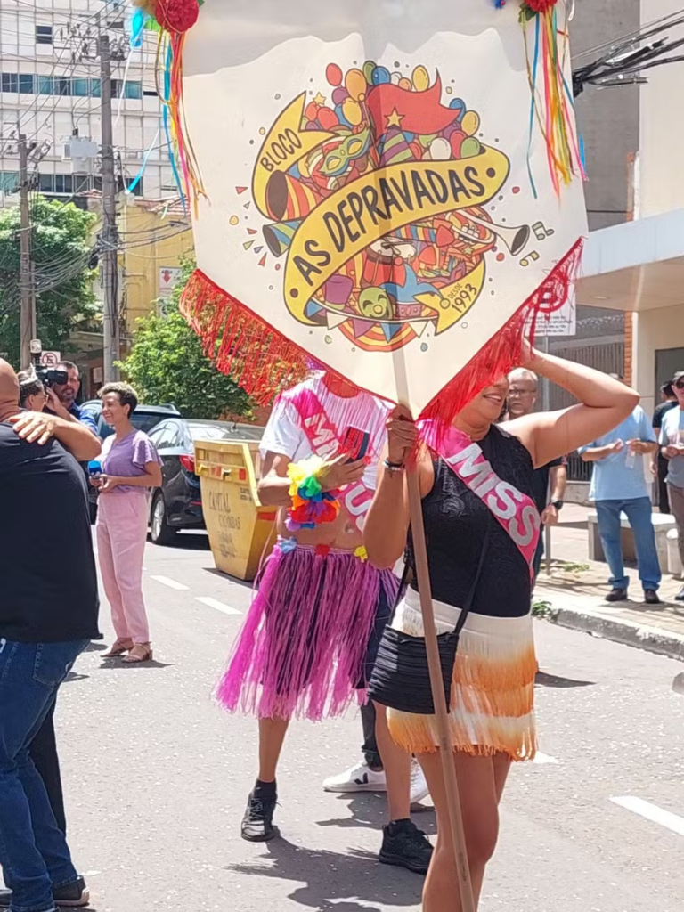 Carnaval com sabor de lembrança: Bloco As Depravadas completa 33 anos na Capital Carnaval com sabor de lembrança: Bloco As Depravadas completa 33 anos na Capital