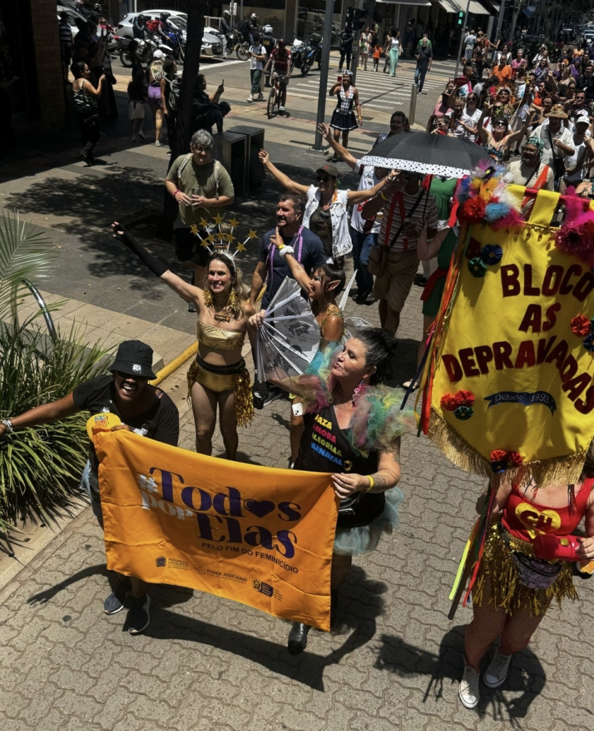 Carnaval com sabor de lembrança: Bloco As Depravadas completa 33 anos na Capital Carnaval com sabor de lembrança: Bloco As Depravadas completa 33 anos na Capital