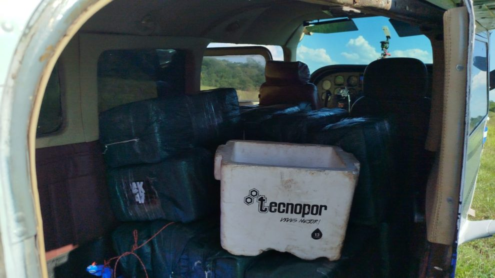 Avião com cocaína foge da Força Aérea do Paraguai e faz pouso forçado em MS Avião com cocaína foge da Força Aérea do Paraguai e faz pouso forçado em MS