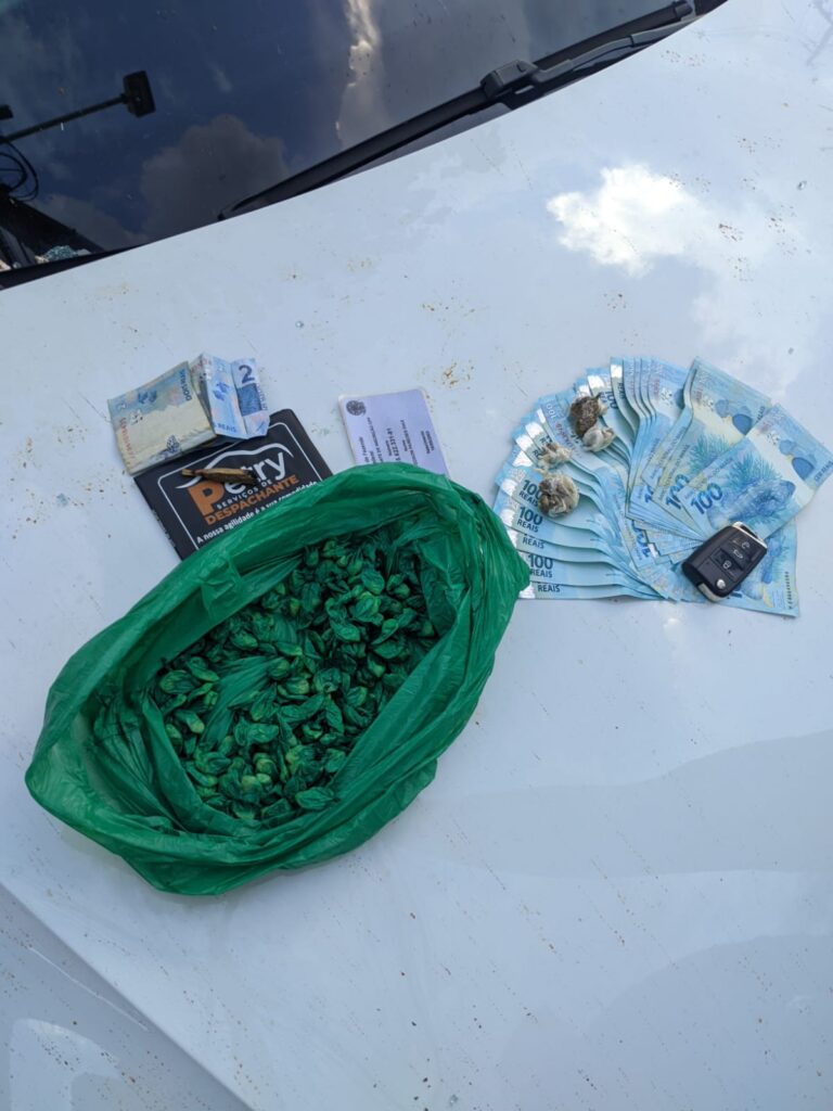 Dupla é presa com drogas após perseguição policial na Avenida Guaicurus Dupla é presa com drogas após perseguição policial na Avenida Guaicurus