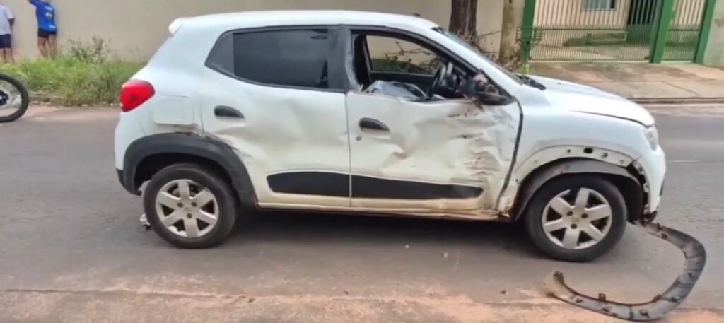 Motociclista fica em estado grave ao bater em veículo no bairro Jardim Anache