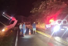 Acidente com carreta bloqueia no trecho da Serra do Sucuriú na BR-060