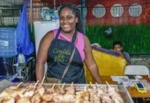 Mães ambulantes cobram pontos de apoio para crianças no carnaval