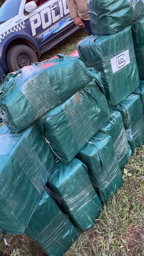 Polícia apreende quase meia tonelada de cocaína em avião que pousou em MS