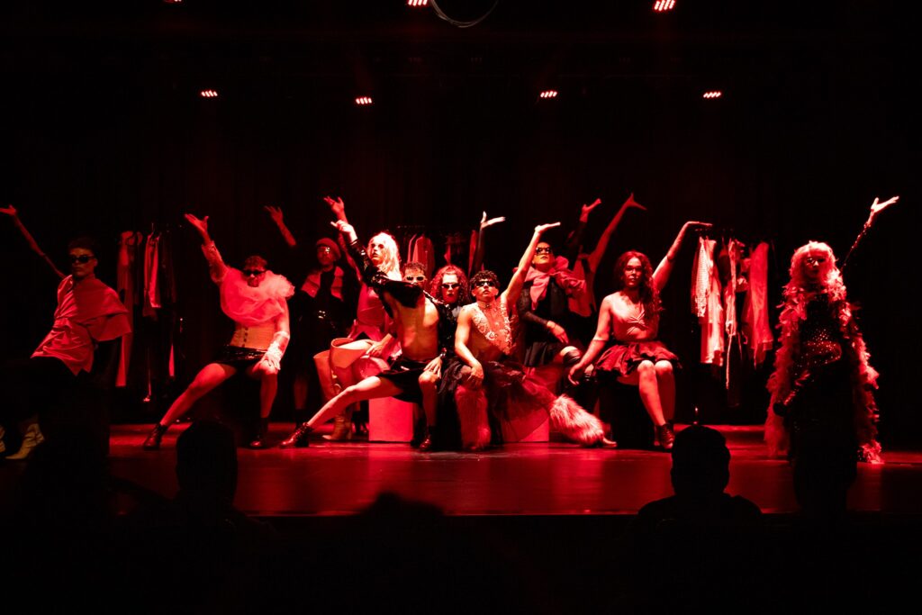 Inédito no Brasil: espetáculo de vogue da Hands Up MS, entra em turnê nacional pelo Palco Giratório Inédito no Brasil: espetáculo de vogue da Hands Up MS, entra em turnê nacional pelo Palco Giratório