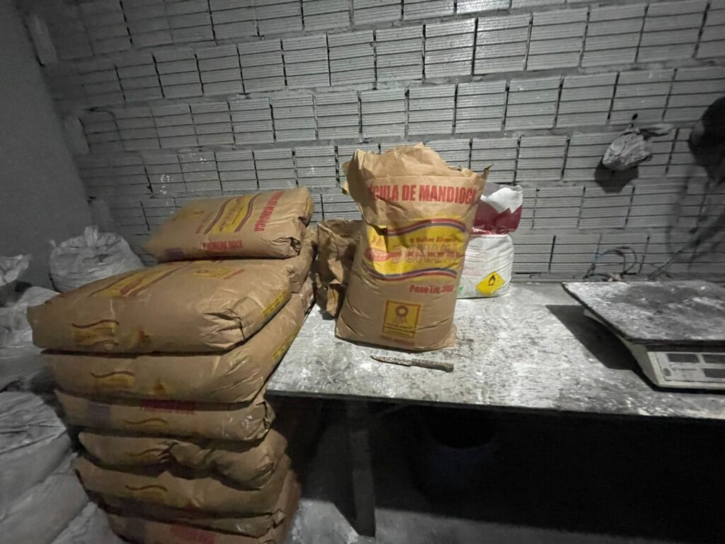 PF descobre fábrica clandestina de carvão para narguilé na Capital PF descobre fábrica clandestina de carvão para narguilé na Capital