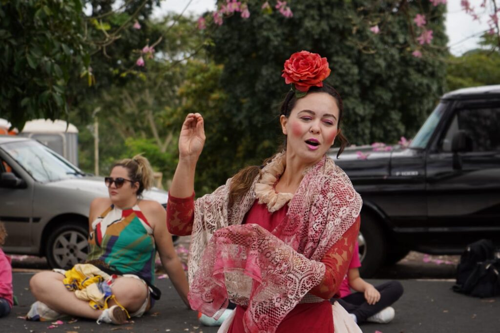 Sexta-feira do FestJuv 2026 reúne debates, literatura, teatro e música na UFMS