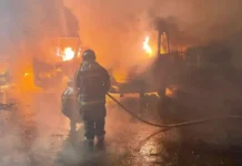 Suspeitos incendeiam carro e fazem disparos de arma de fogo na Vila Nasser