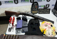 Homem com máscara de “Jason” tenta sequestrar crianças em Corumbá