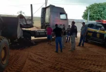 PRF apreende 208 kg de cocaína escondidos em caminhão carregado com minério na BR-262