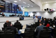 Propostas sobre eleição de diretores de escolas, alimentação escolar e esporte são aprovadas