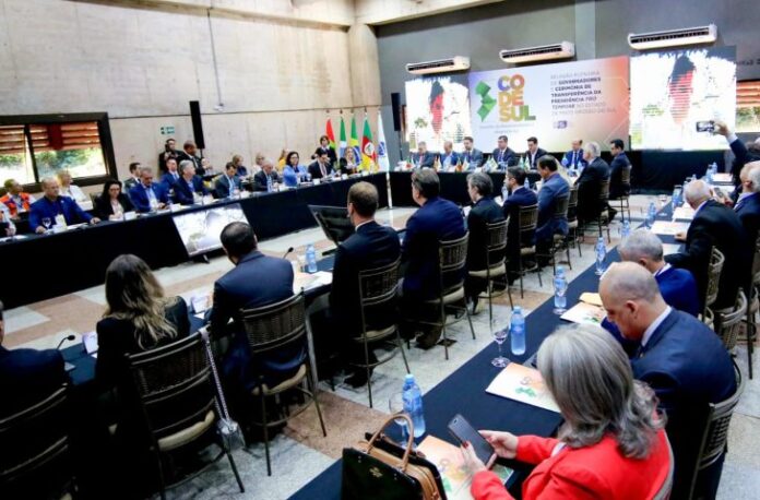 Reuniao-Plenaria-de-Governadores-e-posse-do-governador-Eduardo-Riedel-Codesul-Foto-Saul-Schramm-16-730x480